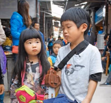 曹格女兒近照大變樣,11歲Grace穿露臍染黃髮,身材比例太優越