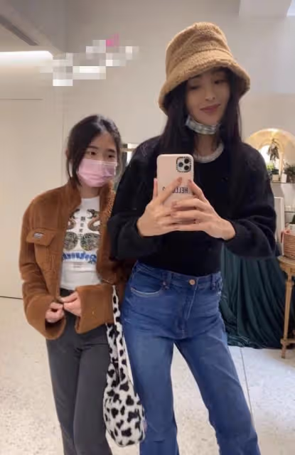 曹格女兒近照大變樣,11歲Grace穿露臍染黃髮,身材比例太優越