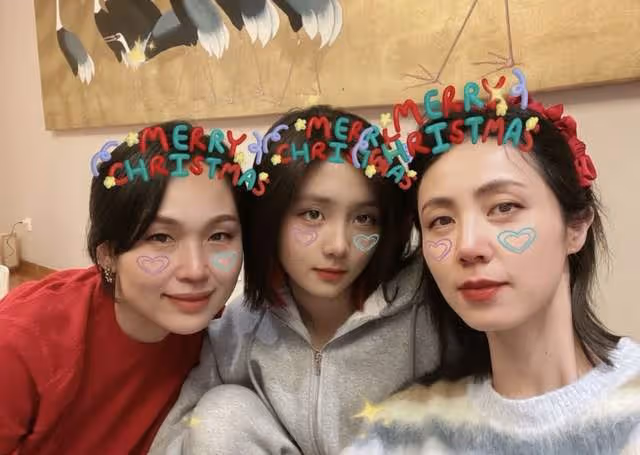 曹格女兒近照大變樣,11歲Grace穿露臍染黃髮,身材比例太優越