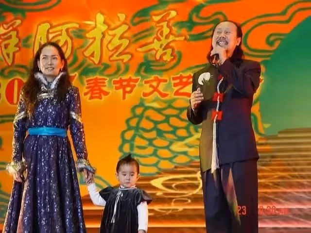 騰格爾女兒離世悲痛欲絕退出歌壇!網友:女兒起名太大,承受不了
