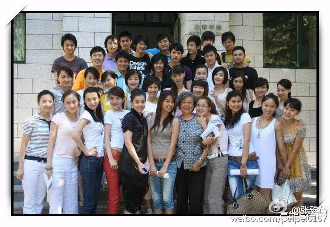 不滿老同學林夏薇被嘲TVB最水視後，陳曉深夜怒懟網友