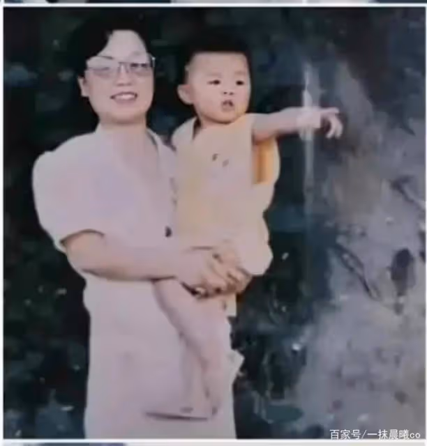 郭威小時候照片：不是長工，杜新枝郭希寬真的把他當作自己的兒子