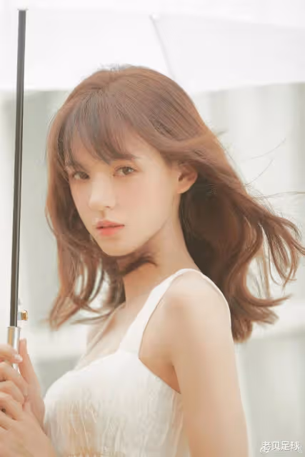 王思聰舉辦34歲生日會,身邊美女如群,怪不得楊冪趙麗穎看不上他