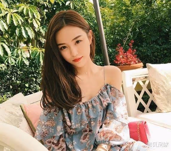 王思聰舉辦34歲生日會,身邊美女如群,怪不得楊冪趙麗穎看不上他