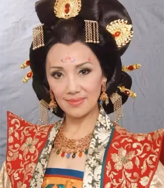 韓馬利姐妹罕同框,妹妹美貌出眾曾參加港姐,與翁美玲是同屆佳麗