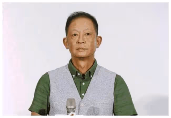 他是老戲骨了,54歲蒼老到認不出,今為12歲兒子復出!