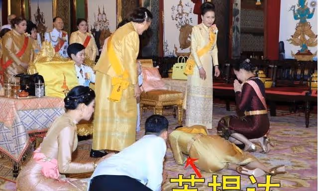 王后氣場有多強大?給三位公主跪拜無一人回應,她仍然一臉笑容