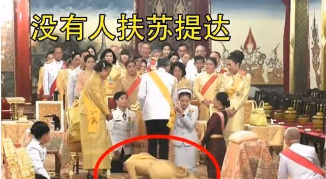 王后氣場有多強大?給三位公主跪拜無一人回應,她仍然一臉笑容