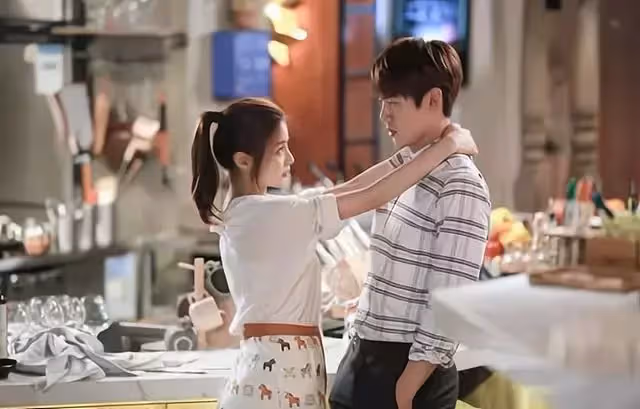 懷孕五月，婆婆訂AA制，妻子不哭不鬧，一招讓老公將婆婆打出家門