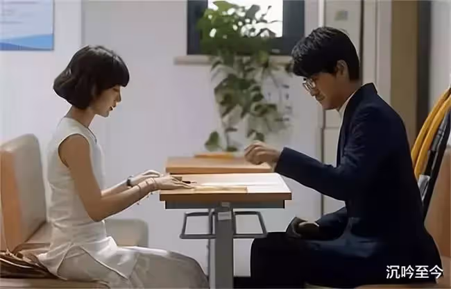 第一次在婆家過年,吃完年夜飯,看到婆婆朋友圈,我連夜開車走人