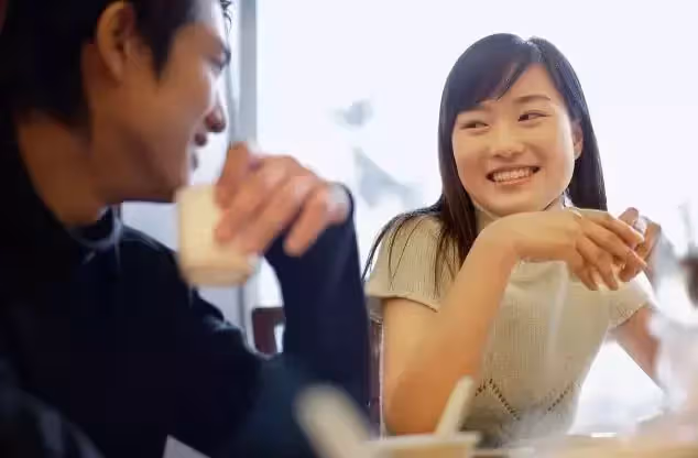 女友每次都搶著買單,我無奈詢問,她:我怕分手後你找我算帳