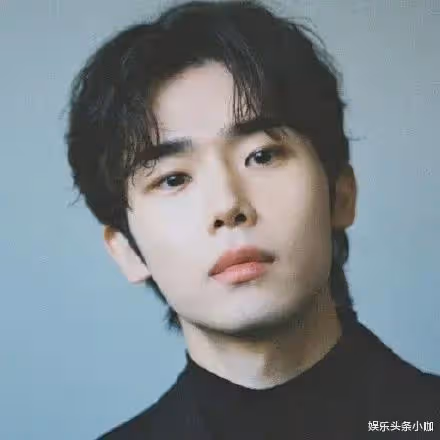 韓星被傳夜店做少爺,多次與富婆互動?