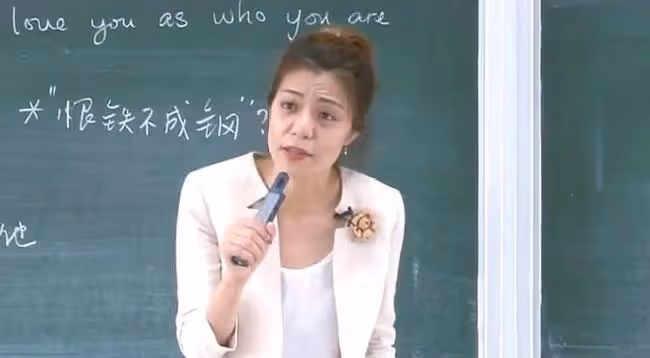 從復旦女神陳果，到法外狂徒羅翔，"公知"為何都逃不過人人喊打？