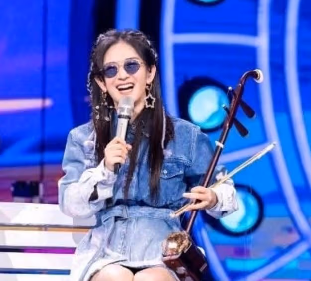 謝娜在央視僅主持一期就被換掉，央視官媒給出12字評價，太真實了
