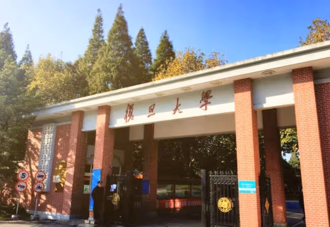 從復旦女神陳果，到法外狂徒羅翔，"公知"為何都逃不過人人喊打？