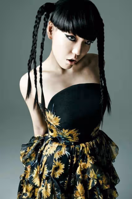 90後吳莫愁:從代言費1.3億到街邊商演,為何被「移出」了娛樂圈