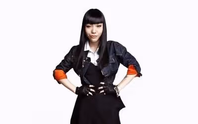 90後吳莫愁:從代言費1.3億到街邊商演,為何被「移出」了娛樂圈
