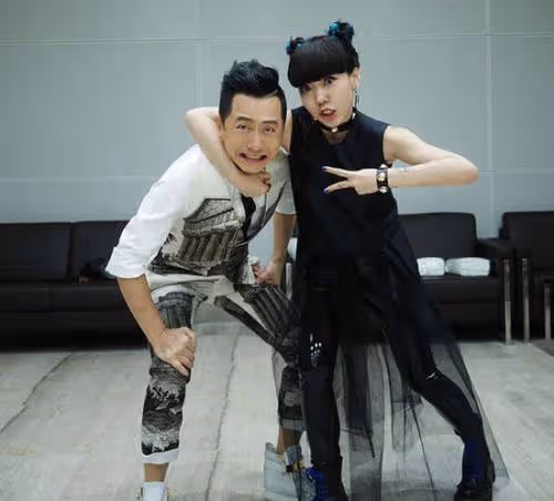 90後吳莫愁:從代言費1.3億到街邊商演,為何被「移出」了娛樂圈