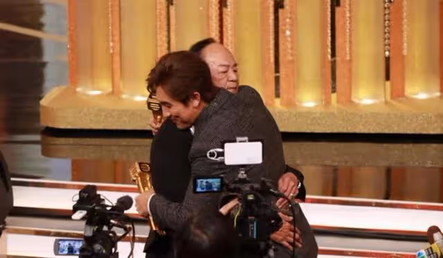 頒獎禮上被指「靠關係」!TVB雙料視帝臉色尷尬,網友直呼沒禮貌