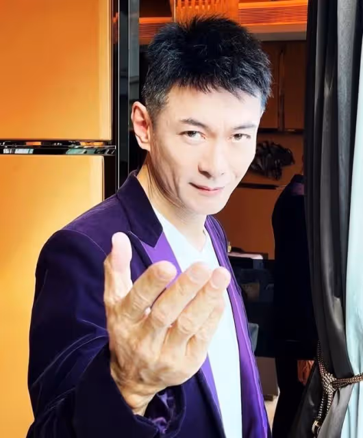 獨家消息!59歲男神江華宣布復出迅速漲粉,將首次直播與粉絲互動