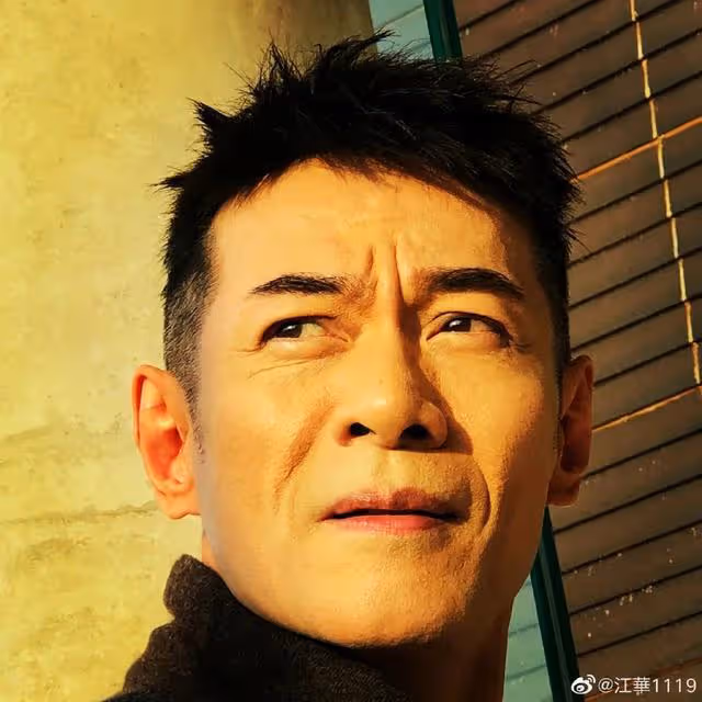 獨家消息!59歲男神江華宣布復出迅速漲粉,將首次直播與粉絲互動