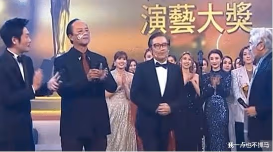 和兄弟反目,被公司拋棄,昔日影帝嘗遍人情冷暖,兒子成水視帝