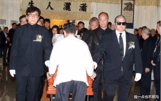 和兄弟反目,被公司拋棄,昔日影帝嘗遍人情冷暖,兒子成水視帝