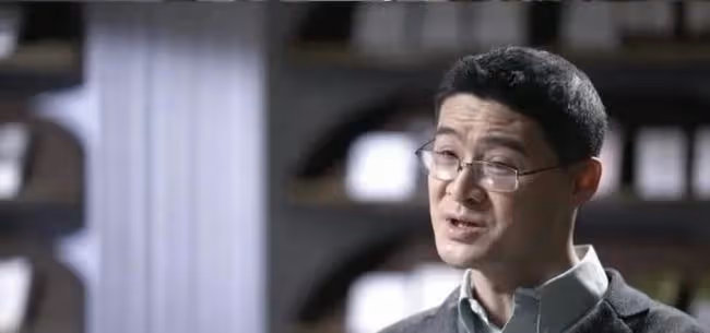 從頂流教授到被網暴，跌落神壇的羅翔：人們喜歡造神，也喜歡毀神