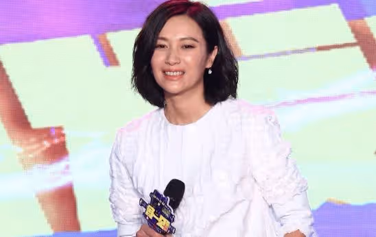 徐靜蕾睡遍京圈大佬,掌握絕佳資源,她的資本之路無可複製
