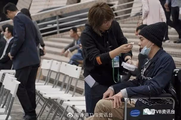 被五花大綁於輪椅!黃宗澤忍屎忍尿不敢動
