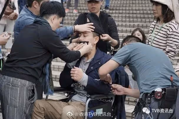 被五花大綁於輪椅!黃宗澤忍屎忍尿不敢動