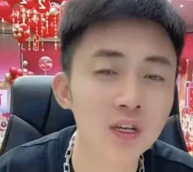 小伊伊自爆與牌牌琦相識於KS視頻，他上來就叫我女神，加個VX！杜鳳斥責黑粉，不搭理你們卻越來越猖狂！