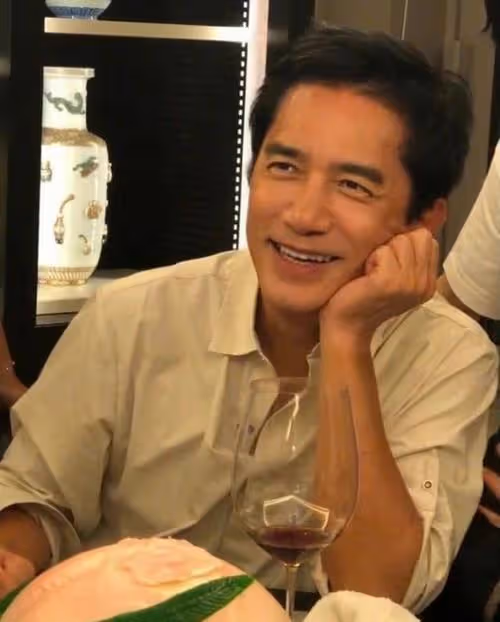 眾人糾結於王一博身材的胖瘦,王一博我行我素,用才華圈粉?