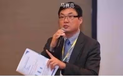 從頂流教授到被網暴，跌落神壇的羅翔：人們喜歡造神，也喜歡毀神