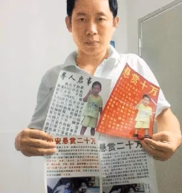 孫卓背弟弟書包被偷拍,孫海洋望降低孩子熱度,網友:早幹嘛去了