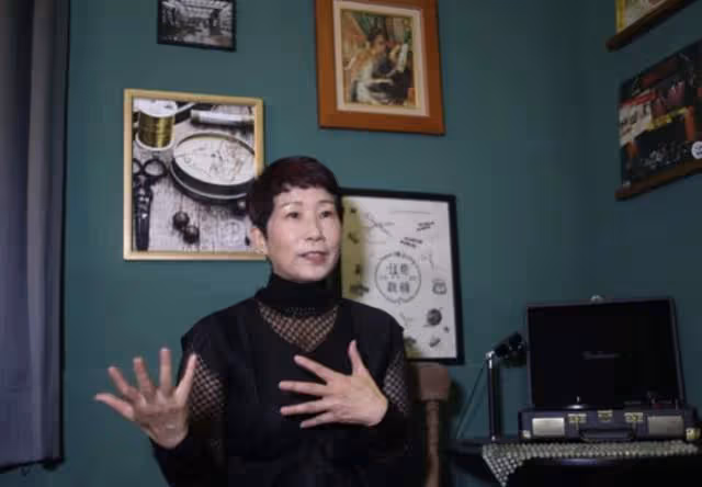 61歲歌手曾為劈腿未婚夫還債,孩子未出生被詛咒,挺孕肚慘遭拋棄