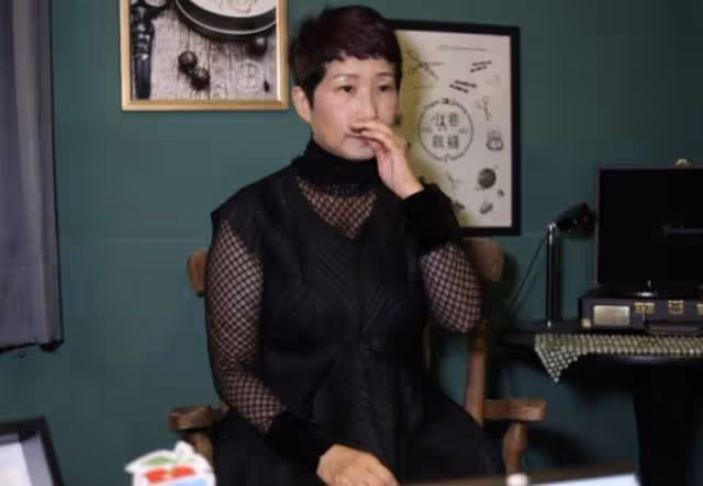61歲歌手曾為劈腿未婚夫還債,孩子未出生被詛咒,挺孕肚慘遭拋棄