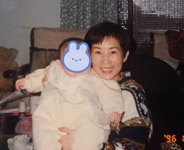 61歲歌手曾為劈腿未婚夫還債,孩子未出生被詛咒,挺孕肚慘遭拋棄
