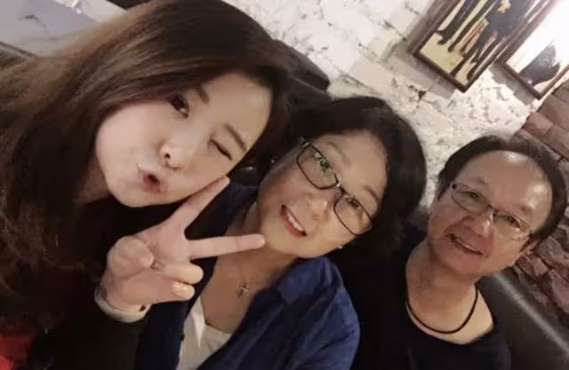 61歲歌手曾為劈腿未婚夫還債,孩子未出生被詛咒,挺孕肚慘遭拋棄