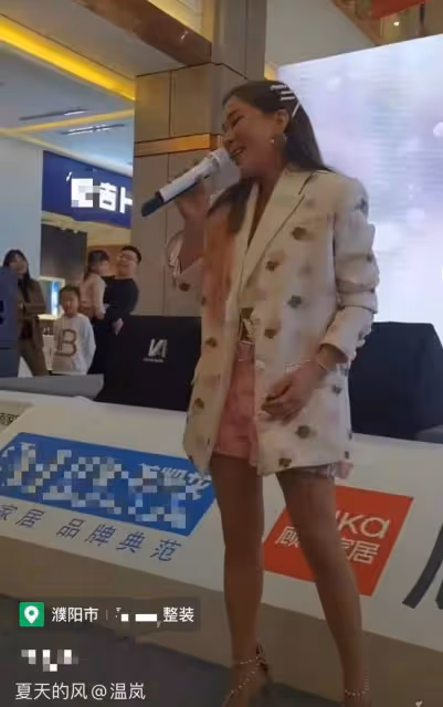 42歲電臀天后內地商演,面部僵硬認不出,與觀眾互動尷尬無人回應