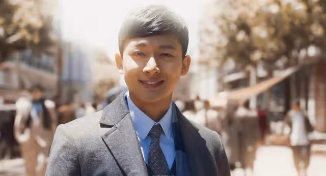 27歲男星剛紅就被曝戀情!和甜妹深夜挽手出行,散步熱聊同回愛巢