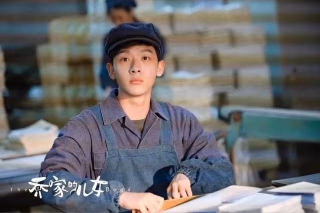 27歲男星剛紅就被曝戀情!和甜妹深夜挽手出行,散步熱聊同回愛巢