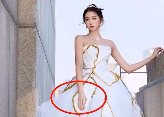 鹿晗公布對關曉彤的新稱呼,寓意此生只愛她,戴對戒拍婚紗寫真