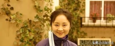 十年夫妻,幫助丈夫成出名後卻被拋棄,至今不嫁與兒子相依為命