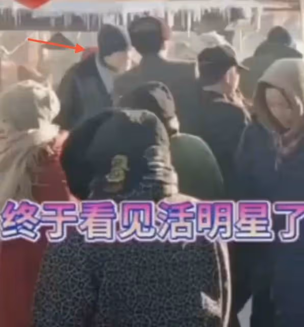 40歲馬蘇哈爾濱拍戲被凍傻，站冰柱下神情呆滯，被群眾圍觀人氣高