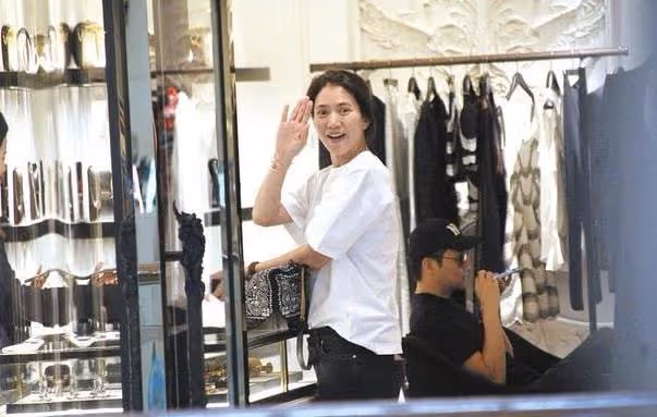 張智霖寵妻30年後,送諧音奶茶「求情」,遭調侃:長得帥想得也美
