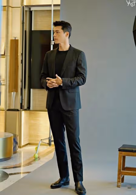玄彬2022年帥照釋出!禁慾白西裝VS壞壞黑皮衣,人格測驗結果公開