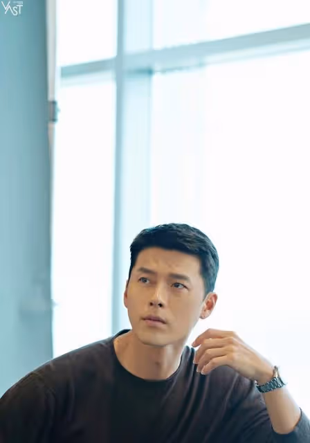 玄彬2022年帥照釋出!禁慾白西裝VS壞壞黑皮衣,人格測驗結果公開