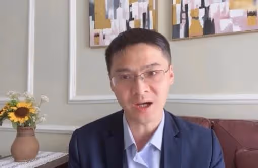 憑「法外狂徒張三」爆紅，卻因一條微博退網，羅翔到底得罪了誰？