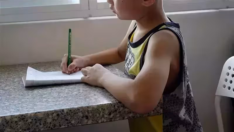 別人許願玩具車子!爸見小四兒「聯絡簿聖誕願望」秒淚崩「藏滿滿洋蔥」網讚太孝順了